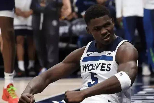 哈特21+15恩比德空砍34+11 尼克斯险胜76人2-0