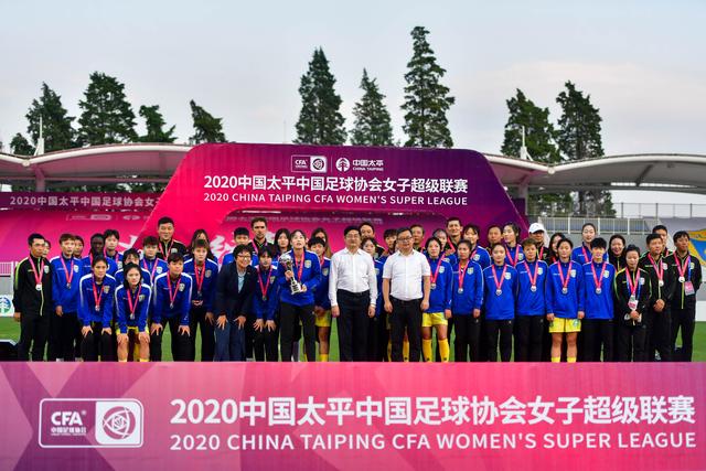 32岁内马尔沙特躺平 36岁莱万西甲拼命15场进17球